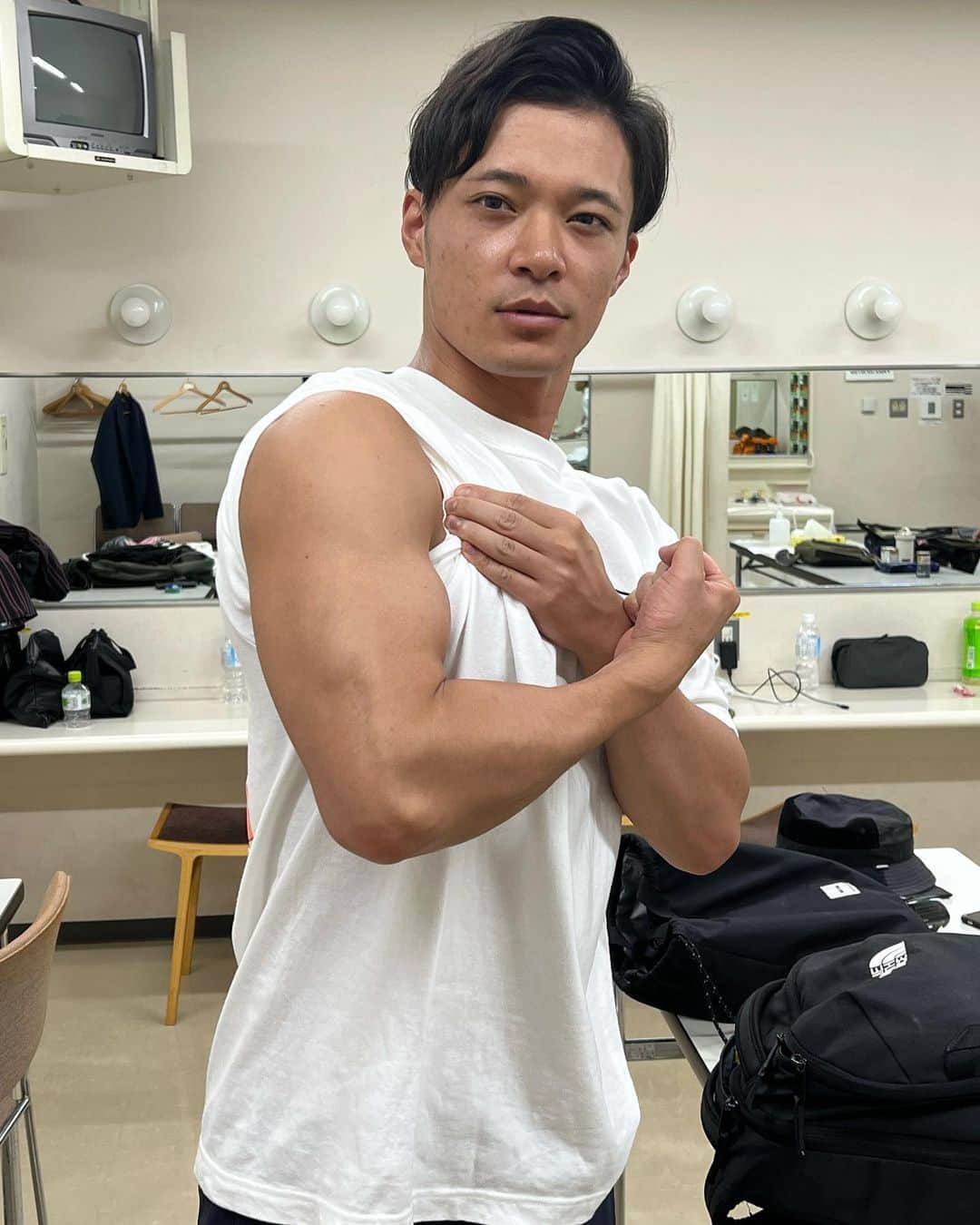 のインスタグラム：「筋トレを教えてもらいました 先生が教えてくれた本物のスクワットをしたら足がガクガクになりました」