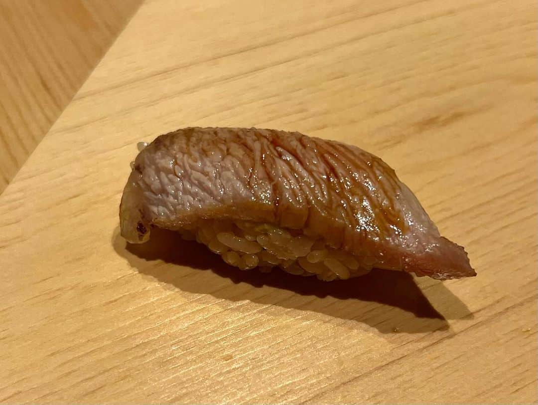倉松里奈さんのインスタグラム写真 - (倉松里奈Instagram)「. 赤酢のお鮨🥳❤️ . お鮨をこんなに楽しみに楽しみに してたのは人生初めてで🤭 . 前日朝5時に起きて お寿司をたべるイメトレしてた🤭💓笑 . 楽しみにしすぎてお店着いてちょっと緊張した😏🍣笑  . 美味しすぎて全部感激💓 . . ウニとマグロは特に絶品🤭❤️ . .  . . #すが弥 #すが弥名物ウニタワー #すが弥東麻布 #ウニ #お鮨 #寿司 #鮨 #🍣 #美味しすぎた #大満足 #ウニパスタ #麻布十番グルメ #麻布グルメ #東京駅グルメ #お鮨デート #ありがとう❤️」7月2日 22時19分 - rinapuu818