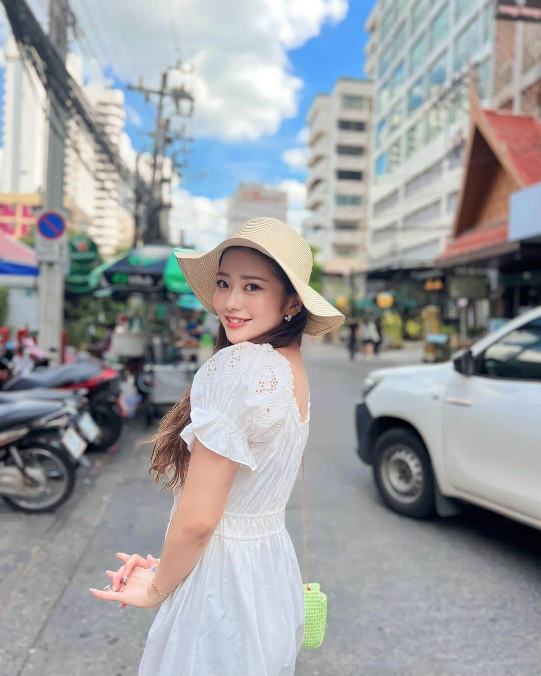やしろななさんのインスタグラム写真 - (やしろななInstagram)「マンゴージュース濃厚で美味しすぎたの🥭🧡  街並みがかわいい♡ #タイ #バンコク」7月2日 22時25分 - 8467_0