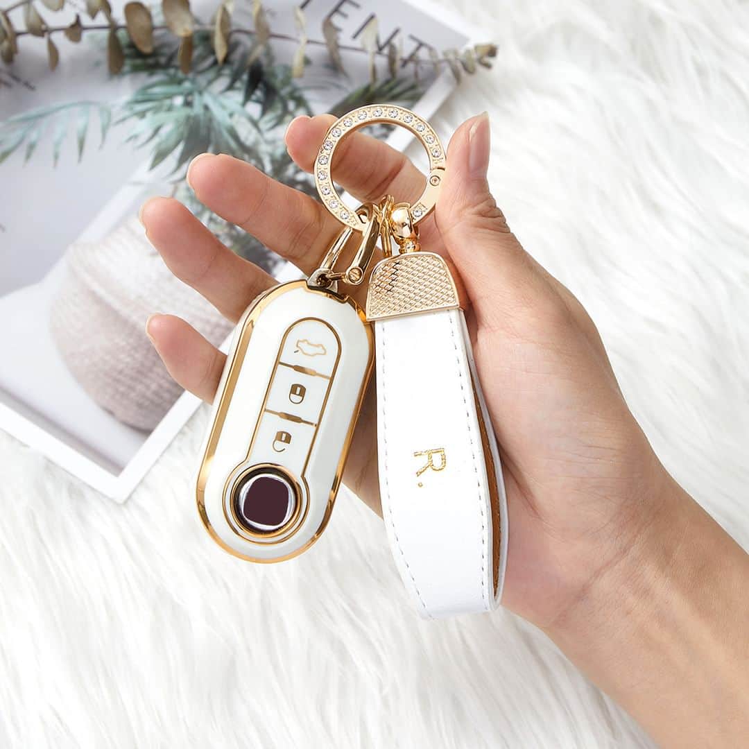 SHEINさんのインスタグラム写真 - (SHEINInstagram)「Unlock your car's style mileage with our sleek, chic key covers 🔑🚗✨ Which look would rev up your ride? Drop a 🖤 or 🤍 in the comments 👇  🔎11098570 10648560 11297441 11297515 11297437  #SHEIN #SHEINforAll #SHEINstyle #fashion #chic #saveinstyle」7月2日 22時30分 - sheinofficial