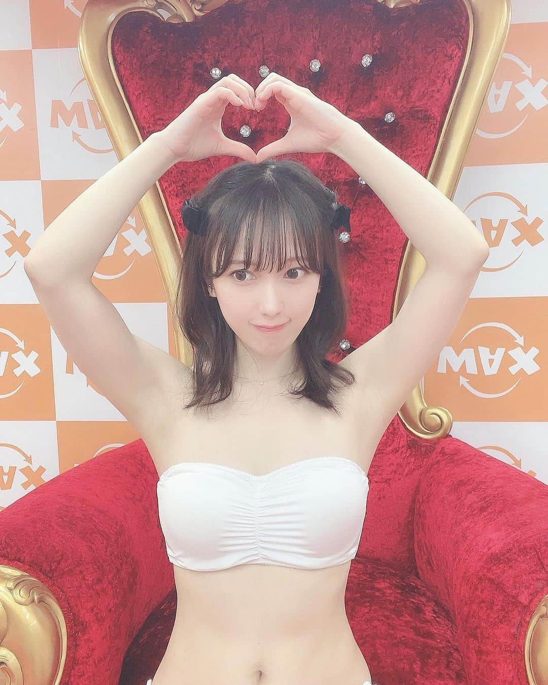 小湊よつ葉さんのインスタグラム写真 - (小湊よつ葉Instagram)「🫶🏻  大阪でのリリースイベント無事終了しました🌟  買取りまっくすなんば店さんと、買取りまっくす日本橋店さんへ足を運んでくださった天使さんありがとうございました☺️🫶🏻  そしてなんと2部完売ありがとうございました✨✨  来週は秋葉原！ 行くよーっていう天使さん、お会いできるの楽しみにしてます🥰  お昼たこ焼きで、帰りの新幹線でもたこ焼きを食べてます🐙 今日で好きな食べ物たこ焼きになりそう。笑  #小湊よつ葉最近エロくなってきた」7月2日 22時39分 - yotsuha_km0529