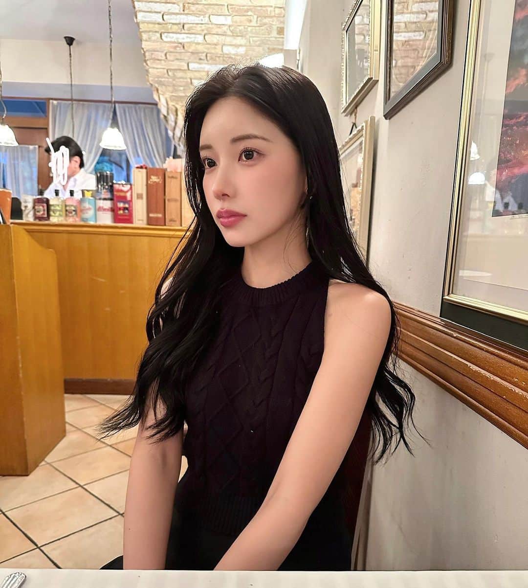 えみ姉のインスタグラム：「ㅤㅤ  おしゃれな店で飲んでるのは、レモネード🍋 (ジュースか烏龍茶しか頼まん笑) ㅤㅤ お酒は滅多にのまないよーん🙄🙄🙄 ㅤ ㅤㅤ みんな下半期の目標きめた？？？私は決めた。 珍しく目標がある下半期、たのしみ💕 ㅤ ㅤみんなのも教えてっっ ㅤ ㅤ」