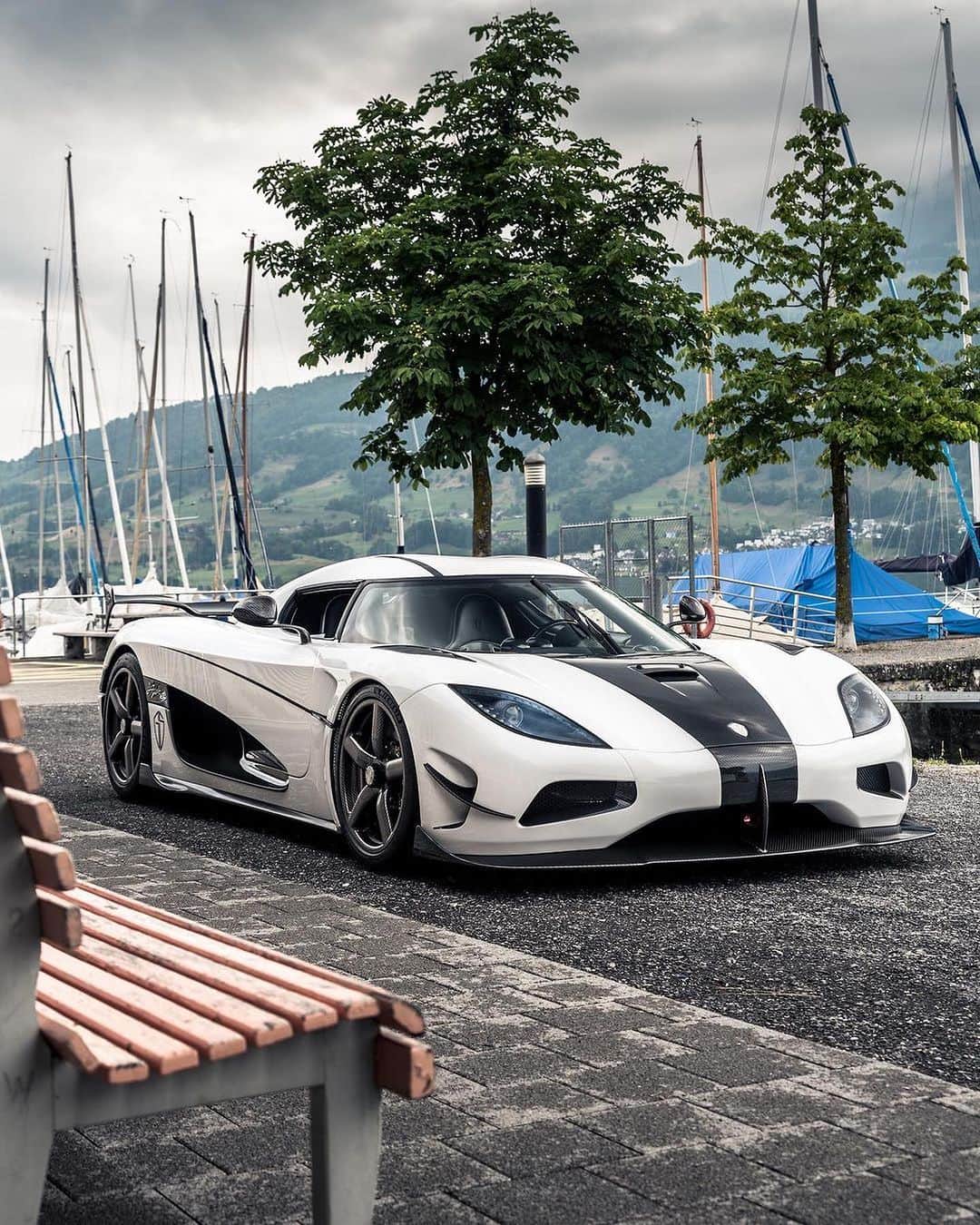 CarsWithoutLimitsのインスタグラム：「Koenigsegg Agera RS  📸 @schsson   #carswithoutlimits #koenigsegg #agera #agerars #koeniseggagera」