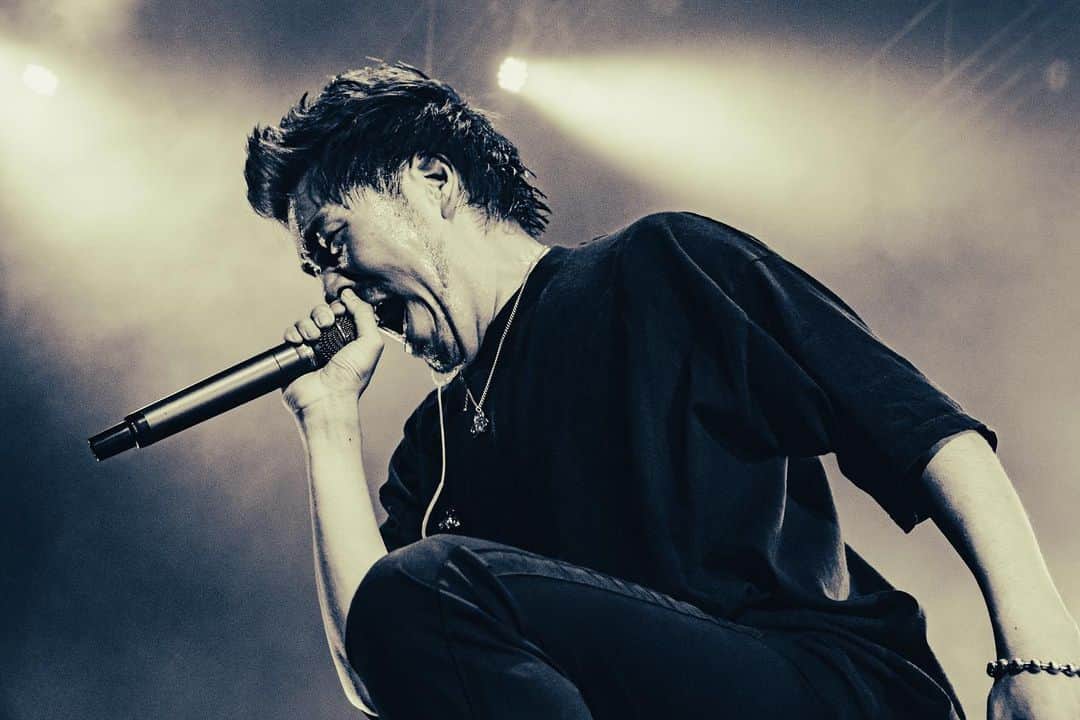 Kenta Koieのインスタグラム：「久しぶりの対バンライブ最高でした。  俺たちもあり得ないぐらいぶちかましたけど、凛として時雨の兄貴達もマジやばかった。  もう誰も俺たちを止める事は出来ない。  Photo by @shot.row」