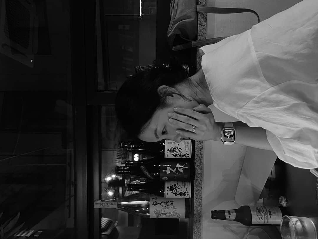 柿本絢菜 (24)さんのインスタグラム写真 - (柿本絢菜 (24)Instagram)「2週連続で押しかけた居酒屋は初めてな気がする。ここはガチ美味い店、日本の味を忠実に再現する店として勝手に認定させていただき、私はこれからも通い続けます。  気の知れたお友達と、美味しい酒と美味しい飯で、たわいもない話をするのにぴったりなお店。  (ここの焼酎がめちゃくちゃ美味しくて、来るたび飲んでる。)」7月2日 22時34分 - aa_2.8
