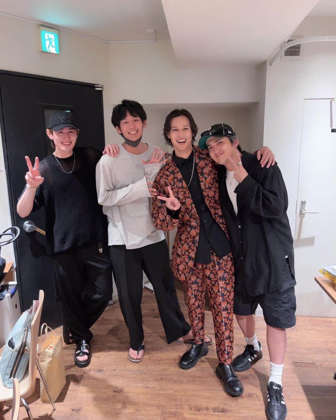 のインスタグラム：「みんな忙しい中来てくて嬉しい😭  たけ、ゆうき、木全本当にありがとう！  仲間って本当にいいなと思える瞬間だよ^ ^  3枚目載せていいかわからんけどなんかみんなの自然な感じが良かったから載せちゃった！笑」