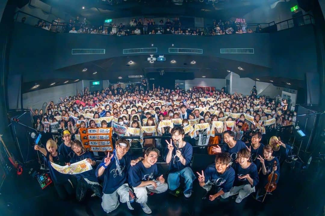 岡部磨知のインスタグラム：「『岸洋佑 Birthday Special LIVE 2023』 東京・Spotify O-WEST🎪 最高のライブでした…！！！発表もありましたね…！！！楽しみだぁぁぁ☺️✨ #岸洋佑  #岸洋佑生誕祭 #violin  #musician  #live」