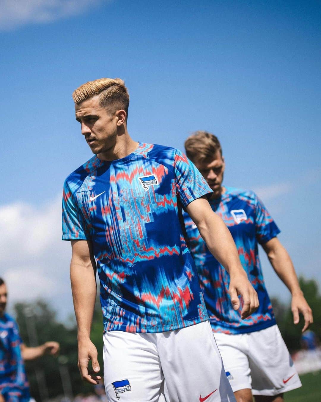 ヘルタ・ベルリンのインスタグラム：「Aufwärmen ✅ Gleich geht’s los! 🔥 . . #RSVBSC #HaHoHe #HerthaBSC」