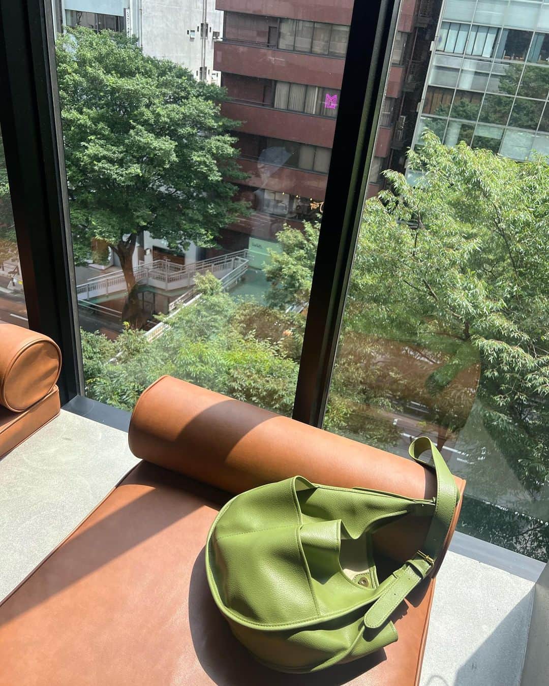 安中芙美さんのインスタグラム写真 - (安中芙美Instagram)「🛏️ HOTEL STAY @sequence_miyashitapark 💭 立地すごい良くて色々便利でした🎧  無機質な建物も好み過ぎた♡ 韓国の方が多いように感じたなぁ。 色んなところで韓国語が聞こえて、日本なのに不思議な感じだった🤭」7月2日 22時58分 - fumitwinsworld