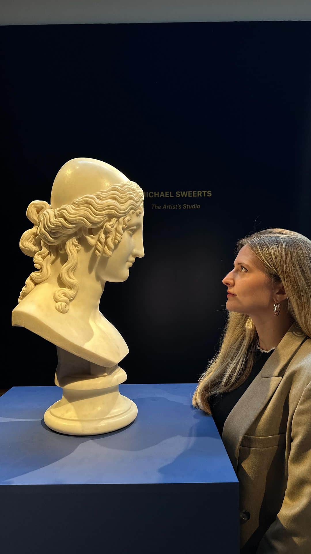 のインスタグラム：「🔊 Join Christie’s specialist, Scarlett Walsh as she highlights a masterwork by Antonio Canova ‘The Bust of Helen of Troy’.    Made by the greatest sculptor of his era and boasting an unbroken provenance, it goes under the hammer in The Old Masters Part I London Sale on 6 July.    In Greek mythology, Helen is the daughter of Zeus who was born from an egg, along with her siblings, Castor and Pollux. Considered to be the most beautiful woman in the world, she was abducted by the Trojan prince Paris — or eloped with him — causing the outbreak of the Trojan Wars.  Antonio Canova (1757-1822), ‘Bust of Helen’ (1816-17). Estimate: £2,500,000-£4,000,000.   📍Get up close and view this masterwork at Christie’s London now!  #ClassicWeek #ClassicWeekLondon #Canova @scarlett.walsh」