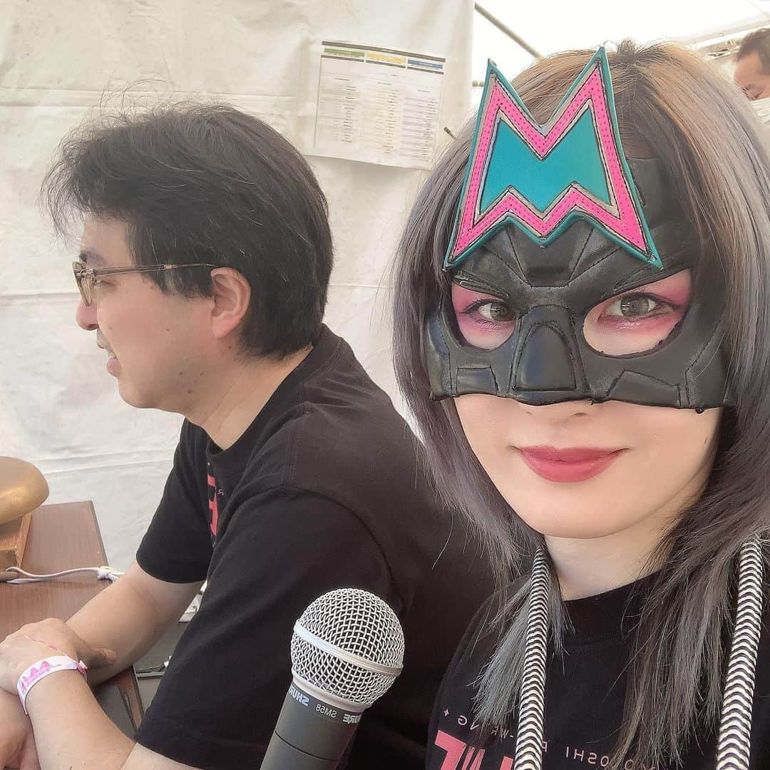 ハイパーミサヲのインスタグラム：「野外フェスで実況したときの！ 甲田さんと全然息が合わなくて名コンビにならなかった😂」