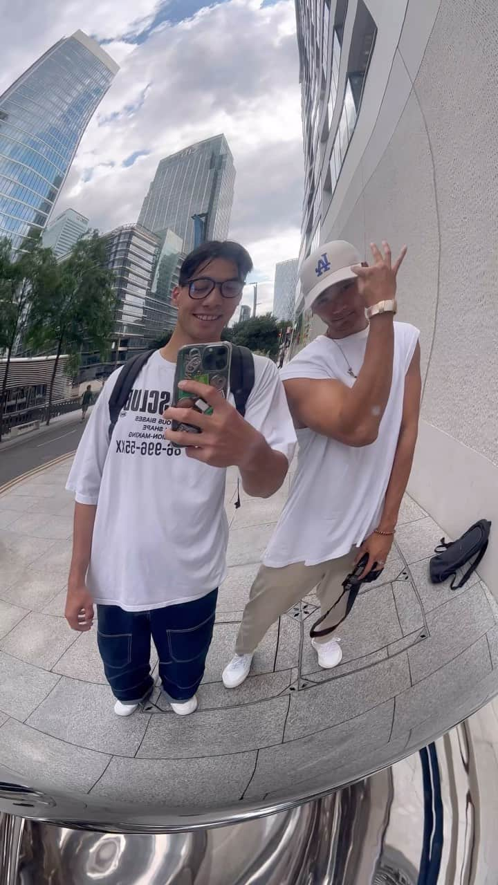 ティムのインスタグラム：「Strolling in canary wharf」