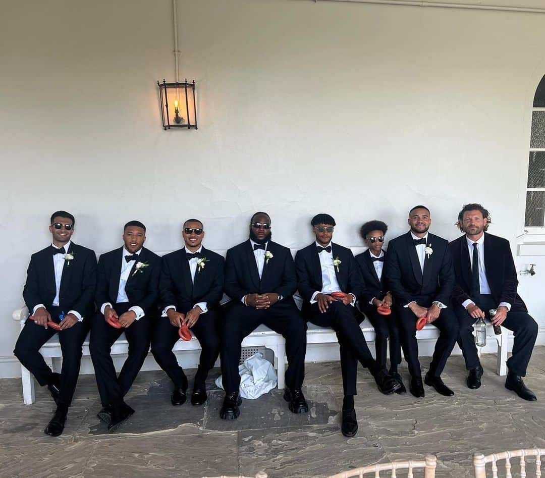 タイローン・ミングスのインスタグラム：「A fine set of groomsman New fella on the block  Rare pic of me using my right foot Best dinner experience I’ve had Wild, wild night @ Lios Recipe for disaster What a moment  Homewards launch Do not disturb Bumped into a legend」