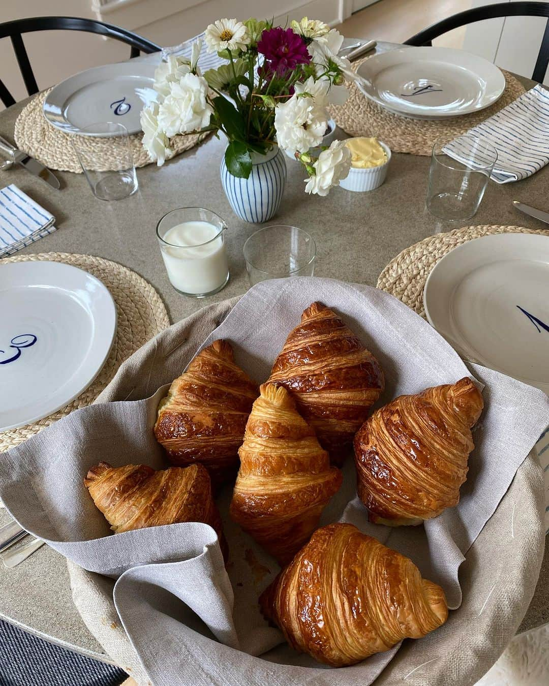 アイナ・ガーテンのインスタグラム：「Breakfast is served! ❤️❤️ @carissasthebakery」