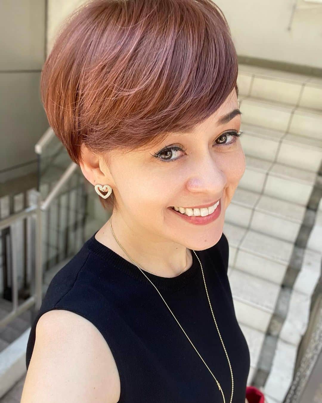 トムセン陽子さんのインスタグラム写真 - (トムセン陽子Instagram)「Haircut & Color Day.  夏のイベントに向けて、ライトなピンクブラウンにしてみました😊💕  #haircut #haircolor」7月2日 23時16分 - yokothomsen