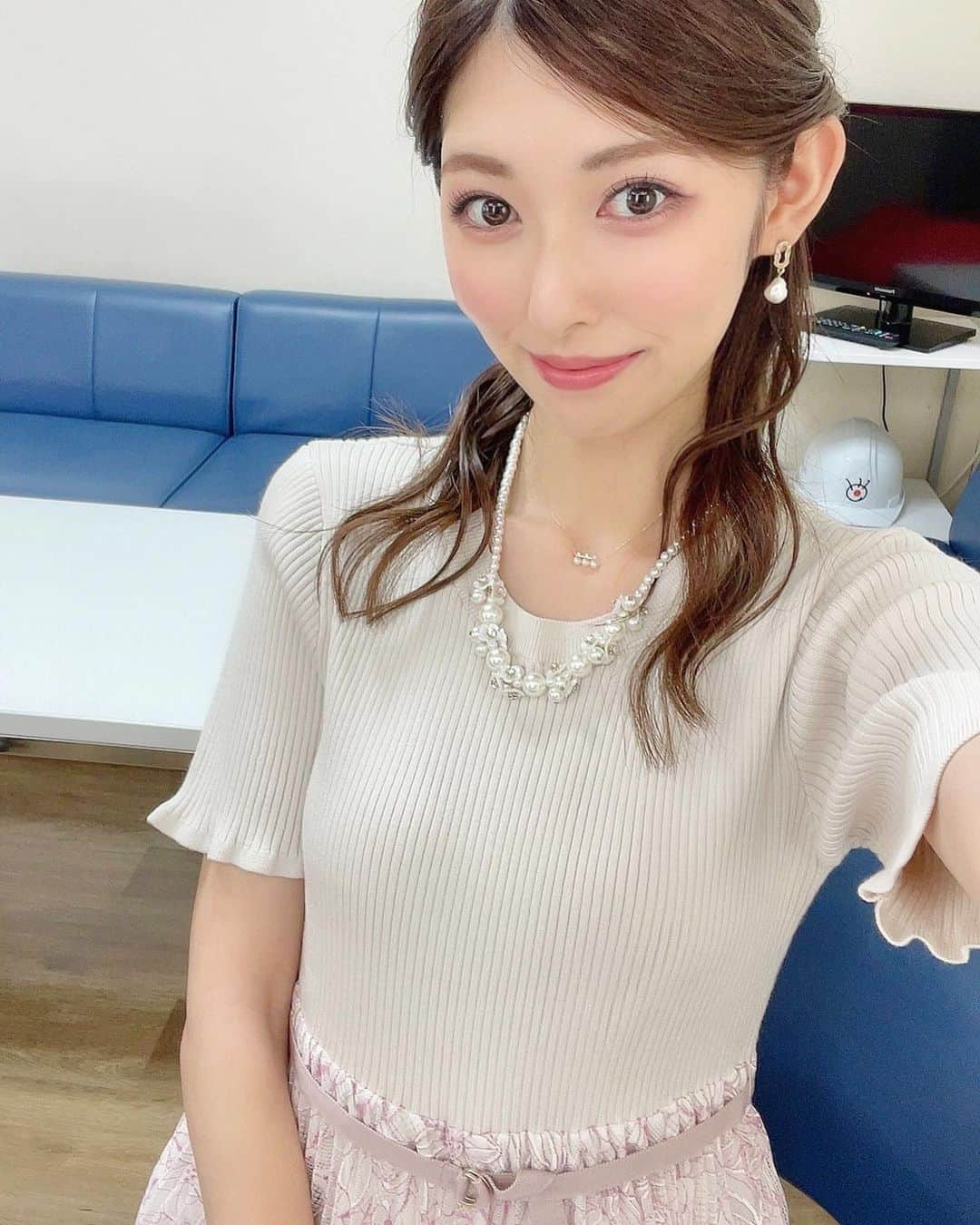 橘ゆりかさんのインスタグラム写真 - (橘ゆりかInstagram)「6月のわれポンで着たワンピース🪞 #proportionbodydressing  スカートのレースが繊細でめちゃ綺麗なんだよ🎀 プロポの洋服はもう試着しなくても サイズ感わかるくらいよく着てる🧸 ⁡ ⁡ そして優勝はMr.われポン 堺正章さんでした🌟 9年ぶり！おめでとうございます🏆🎊 オープニングでの優勝予想当たった😆やったー！ ⁡ そして同じ滋賀出身のロッシーさんの 新しい！？麻雀スタイルにも盛り上がりました🀄️ ⁡ ⁡ 次回はいよいよ24時間生放送です🔥 8月12日19時からお楽しみください！！ ⁡ ⁡ 明日から月曜日がんばろね〜🦋 ⁡ ⁡ ⁡ #われポン #橘ゆりか #ワンピース #夏服  #プロポ #プロポーションボディドレッシング」7月2日 23時36分 - yuricalcal