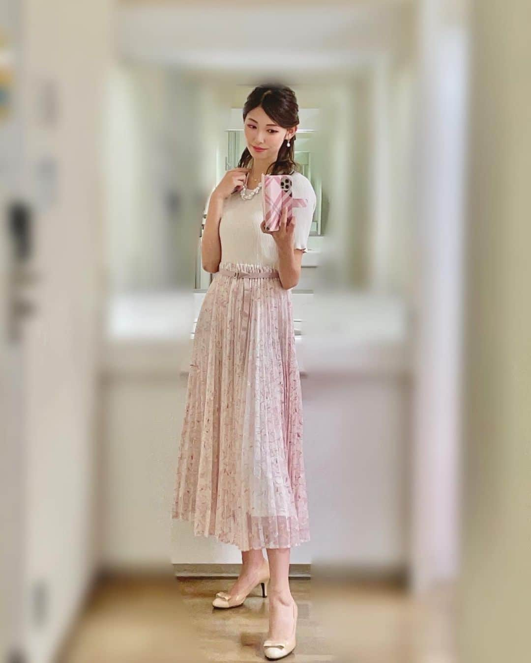 橘ゆりかさんのインスタグラム写真 - (橘ゆりかInstagram)「6月のわれポンで着たワンピース🪞 #proportionbodydressing  スカートのレースが繊細でめちゃ綺麗なんだよ🎀 プロポの洋服はもう試着しなくても サイズ感わかるくらいよく着てる🧸 ⁡ ⁡ そして優勝はMr.われポン 堺正章さんでした🌟 9年ぶり！おめでとうございます🏆🎊 オープニングでの優勝予想当たった😆やったー！ ⁡ そして同じ滋賀出身のロッシーさんの 新しい！？麻雀スタイルにも盛り上がりました🀄️ ⁡ ⁡ 次回はいよいよ24時間生放送です🔥 8月12日19時からお楽しみください！！ ⁡ ⁡ 明日から月曜日がんばろね〜🦋 ⁡ ⁡ ⁡ #われポン #橘ゆりか #ワンピース #夏服  #プロポ #プロポーションボディドレッシング」7月2日 23時36分 - yuricalcal