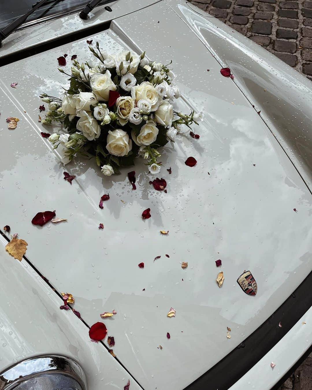 NICOLAS SIMOESさんのインスタグラム写真 - (NICOLAS SIMOESInstagram)「1.07.2023 - Après 8 ans et demi de vie tous les deux (maintenant tous les trois) on s’est dit oui, entourés de tous nos proches, une merveilleuse journée 🤍   Ça a été compliqué de choisir que quelques photos car chacune raconte une histoire, mais voici quelques photos d’hier 🫶🏻 (on s’excuse d’avance mais on va en poster pas mal hihi)」7月2日 23時44分 - nicolassimoes
