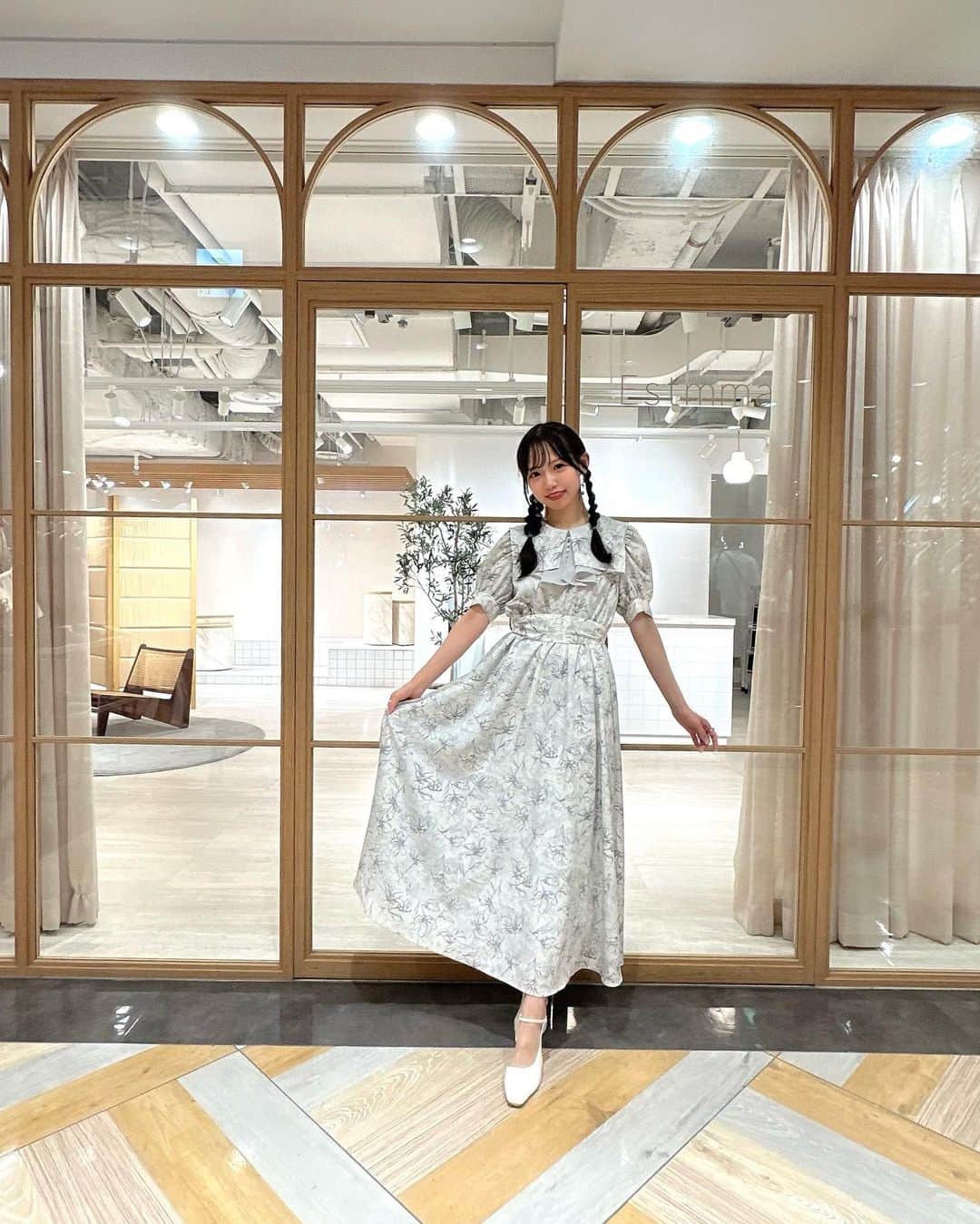 畑美紗起さんのインスタグラム写真 - (畑美紗起Instagram)「今日は新宿のルミネエストでイベントでした🎀  Hata Misaki × STRIPE CLUB受注会 来てくださったみなさんありがとうございました👗💞  たくさんの方に来ていただけてとっても幸せでした😌♡  お洋服のお届け楽しみにまっていてください🤍  2しょっと特典もたのしかったねえ💌 お写真、チェキのお写真送ってねえ💍  そして通販にてお洋服の販売ももうすぐ始まります！ 今日来れなかった方は是非通販でみてみてね( ⁎ᵕᴗᵕ⁎ )🌸 日程は決まりましたらまた告知します！ 7/7の18:30頃からインスタライブでお洋服のご紹介も予定しております！ ぜひみにきてください〜😌🫶🏻  #畑美紗起 #ブラウス #ブラウスコーデ #スカート #コーデ #夏コーデ #コーディネート #夏 #ファッション #ファッションコーデ #春コーデ #私服 #fashion #blouse #skirt #coordinate #me #shooting #fashionblogger #fashionista #ootd #japanesegirl #coordinate」7月2日 23時45分 - miiicha_0327