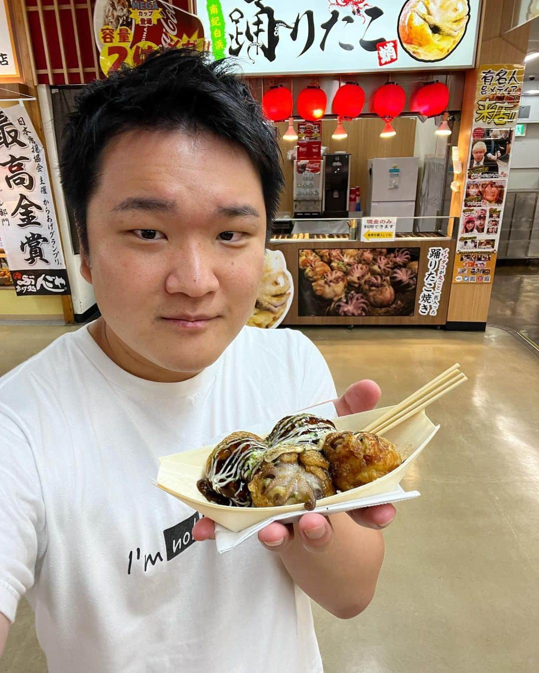 トミックのインスタグラム：「クオリティは見ての通り😂  #トミック  #tomikkunet #youtuber  #youtuber好きな人と繋がりたい  #料理  #料理好きな人と繋がりたい  #japanese  #cooking #海鮮丼 #和歌山グルメ  #和歌山  #とれとれ市場  #とれとれ市場南紀白浜  #寿司 #寿司屋  23.06.15」