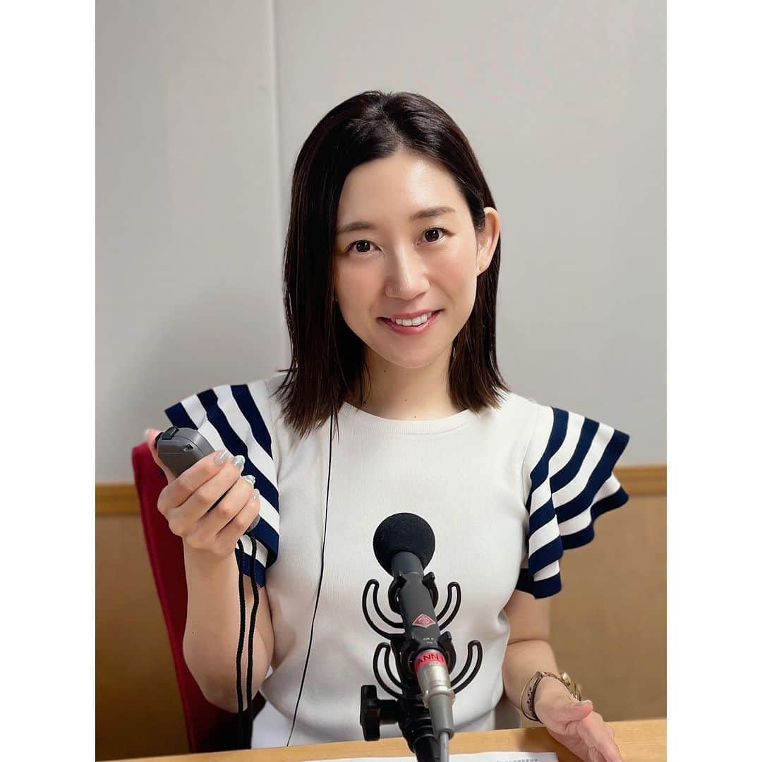 佐々木瞳さんのインスタグラム写真 - (佐々木瞳Instagram)「【文化放送🎙️サンデーNEWSスクランブル】  今夜は文化放送でした🎙️ 本当毎日暑いですね🌻🥹  ウェザーニュースによりますと、 今年の夏の気温は、全国的に平年より高く、暑い夏になる予報で、7月下旬から8月初旬にかけて暑さのピークを迎えるということです。  こまめな水分補給や適切なマスクの付け外し、エアコンでの温度管理、外では帽子や日傘を使うなど、対策をしっかり行って、体調管理に十分注意していきましょう🙋‍♀️‼️  先月はあまり投稿できなかったので、 今月はためていたものも含めて、投稿いっぱいしていきたいです˚✧₊⁎❝᷀ົཽ≀ˍ̮ ❝᷀ົཽ⁎⁺˳✧༚」7月2日 23時49分 - hitomihappygirl1026