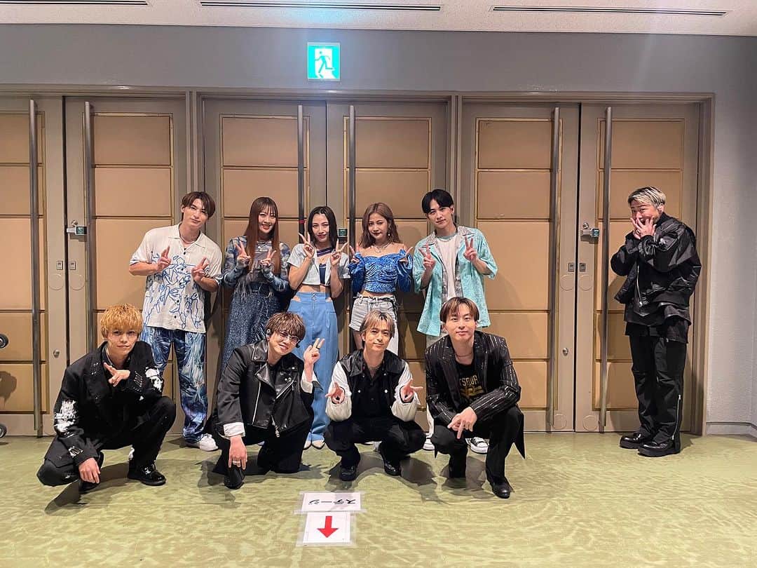 lolのインスタグラム：「Da-iCE ARENA TOUR 2023 -SCENE- Da-iCEメンバーの皆さんとお写真撮っていただきました！ ありがとうございます😭❤  次回のオープニングアクト出演は 7/22(土)大阪城ホールです！ 6面のみなさま、よろしくお願いします！  #Da_iCE_ARENATOUR2023  #SCENE #Da_iCE #lol #エルオーエル」