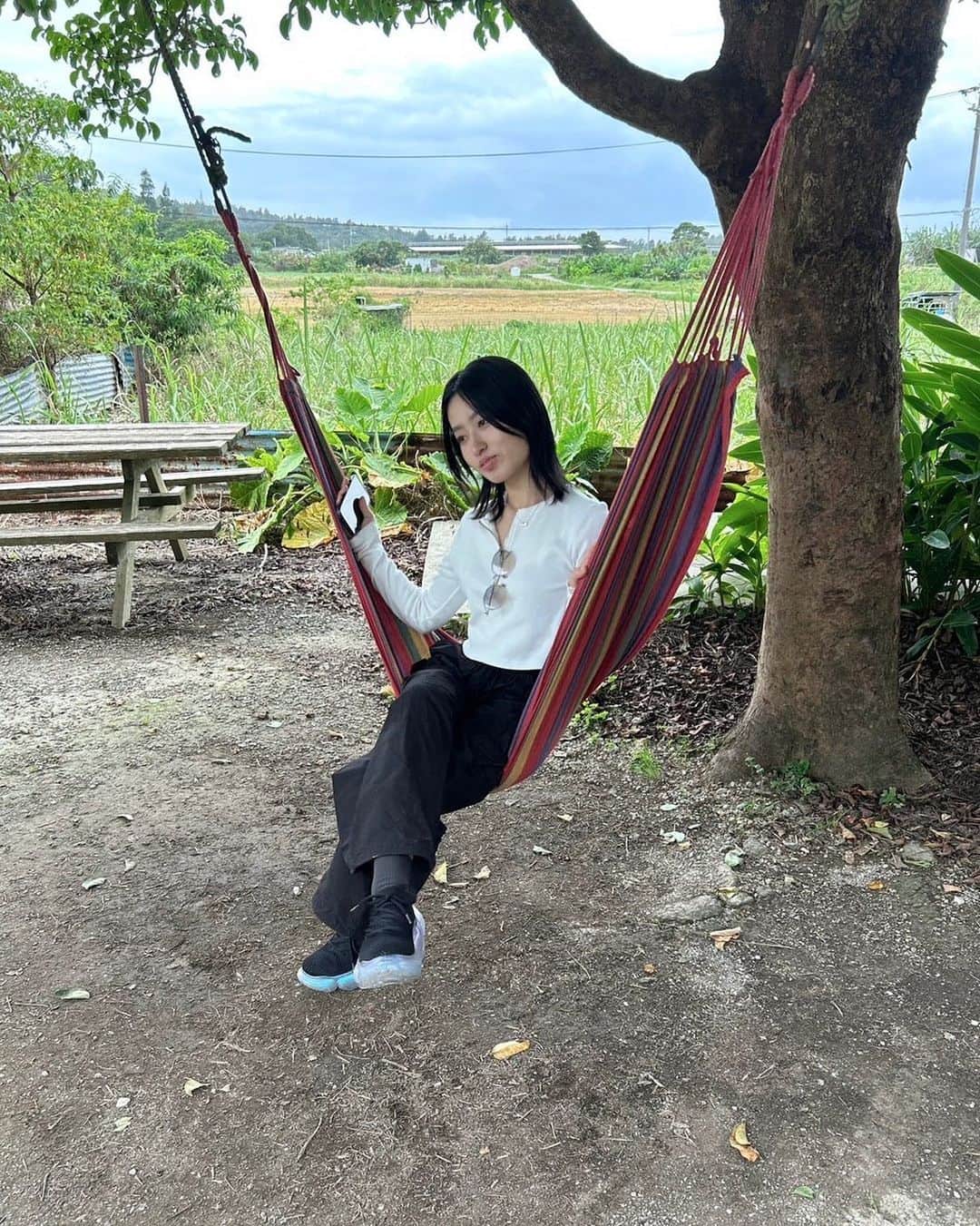 AO のインスタグラム：「7月だーーー あれ いつのまに一年の半分過ぎてたんだ… #ハンモック#あたたかい場所#沖縄#7月」