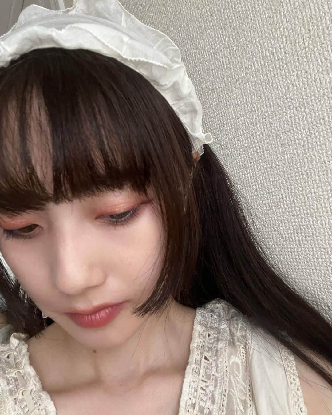 酒元麻衣（まいへー）さんのインスタグラム写真 - (酒元麻衣（まいへー）Instagram)「NARS make🤎  使用したアイテム  ◇NARS ライトリフレクティングセッティングパウダー ◇NARS ラグナブロンジングパウダー ◇NARS クワッドアイシャドー ◇NARSアフターグローリップバーム  (白い服はシャドーだけ使用してます♡)  ブラウンリップが意外と使いやすくて可愛いという新発見😽 シャドーは発色よくてこれだけで本当に目が可愛く見えるのでおすすめです🫣 夏沢山使おう❤︎  . . . . #NARS #夏メイク #コスメレポ  #narscosmetics  #narsmakeup  #コスメ #メイク」7月2日 23時56分 - maihee
