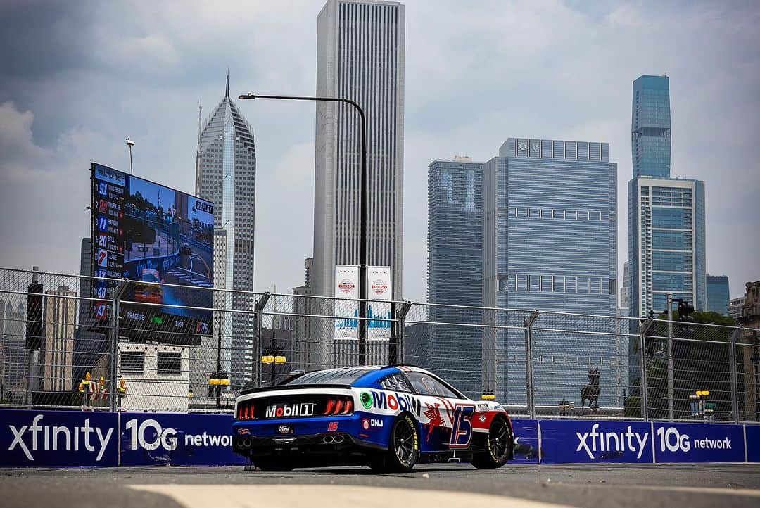 ジェンソン・バトンさんのインスタグラム写真 - (ジェンソン・バトンInstagram)「P8 in Quali here on the streets of Chicago! Pretty happy with that, had a little traffic but hey you make your own luck I guess!   Think we’ve got a better race car than quali so looking forward to pushing forward today 👊🏽  Big thanks to @mobil1racing for all the support 🙏🏽.」7月2日 23時57分 - jensonbutton