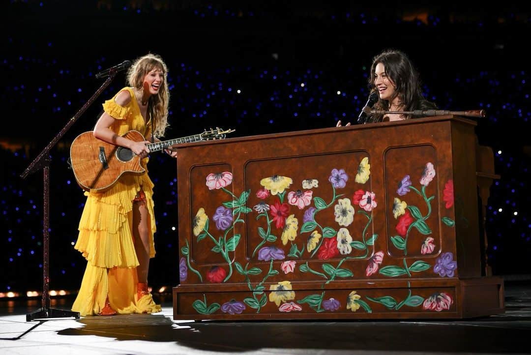 テイラー・スウィフトさんのインスタグラム写真 - (テイラー・スウィフトInstagram)「Cincinnati I couldn’t love you more. Had the best two nights with you!! Last night was so special getting to sing ‘I miss you, I’m sorry’ with @gracieabrams in the acoustic set and bringing out @aarondessner to play ‘Ivy’ in his hometown. 🥹 See you soon Kansas City, meanwhile I’ll be counting down the minutes til Speak Now (my version) comes out July 7th WHICH IS VERY SOON. 💜  📷: @taylorehill / @gettyimages」7月3日 0時03分 - taylorswift