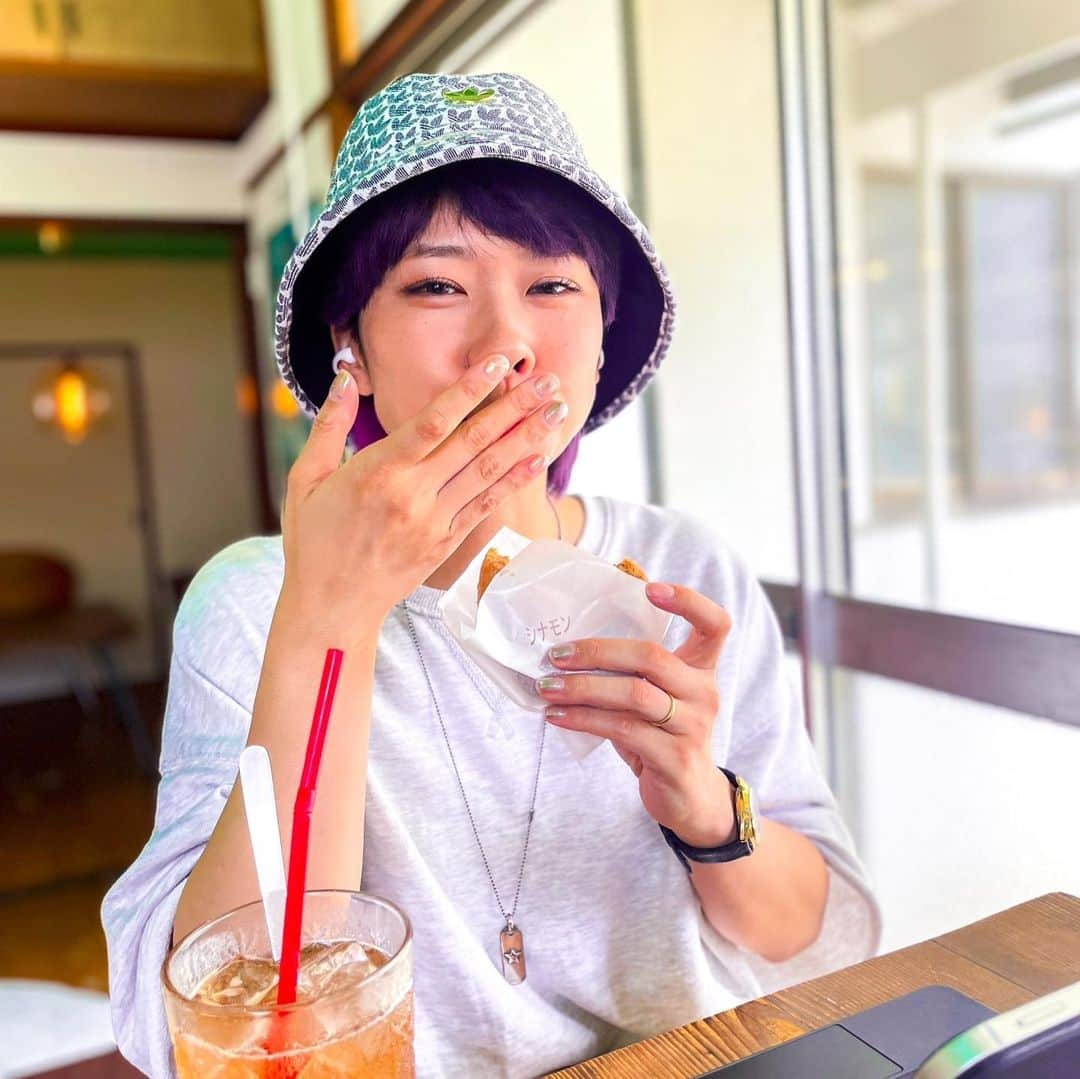 ichigoさんのインスタグラム写真 - (ichigoInstagram)「福岡なう☻夏だ〜  連日レコーディングだし 合間に歌詞もかかなきゃだし 時間の余裕なんか全然ないのに、不思議とリフレッシュしてるんだよなあ。  うまれ育った土地効果のバフがかかってるのかもしれん☻笑  ちなみに断然、海派です！🌊」7月3日 0時10分 - ichiringo