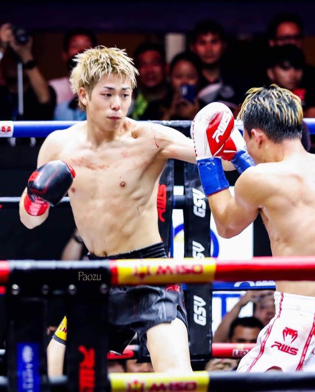 三浦孝太のインスタグラム：「Thank you so much to all the Thai fans and Joker🇹🇭❤️ I had a very enjoyable exhibition fight😁 I'll be back with more training and I'll be sure to come back🥊🔥 See you soon👋  @fightclub_thailand  @pao_joker10 🥊🤝」