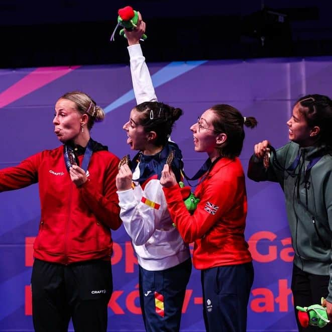 カースティ・ギルモアさんのインスタグラム写真 - (カースティ・ギルモアInstagram)「✨️CUTIE PATOOTIE PODIUM SELFIE TIME✨️ Lots of smiling faces. Super happy to share the podium with these gals 😁 Congrats to @carolinamarin @mia_blichfeldt and @jenjira.stadelmann 💃🏻🔥✨️」7月3日 0時25分 - kirstygilmourr