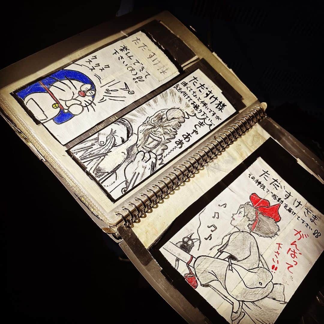 ただすけのインスタグラム：「歴史を紡ぐ一冊、ここにあり☺️ ちゃんと全部保管してありました✨ #シリーズ動線案内」