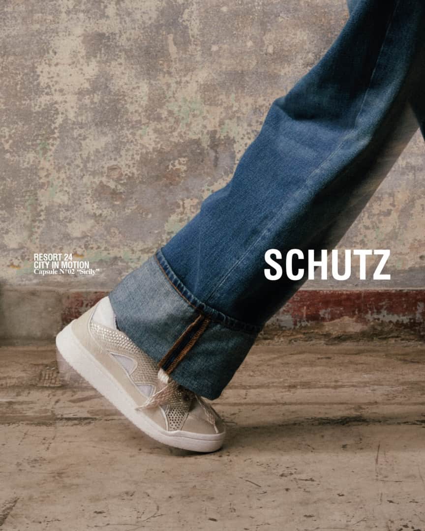 Schutzのインスタグラム：「Keep your city in motion with Schutz.  #Schutz #SchutzResort24 #Sicily」