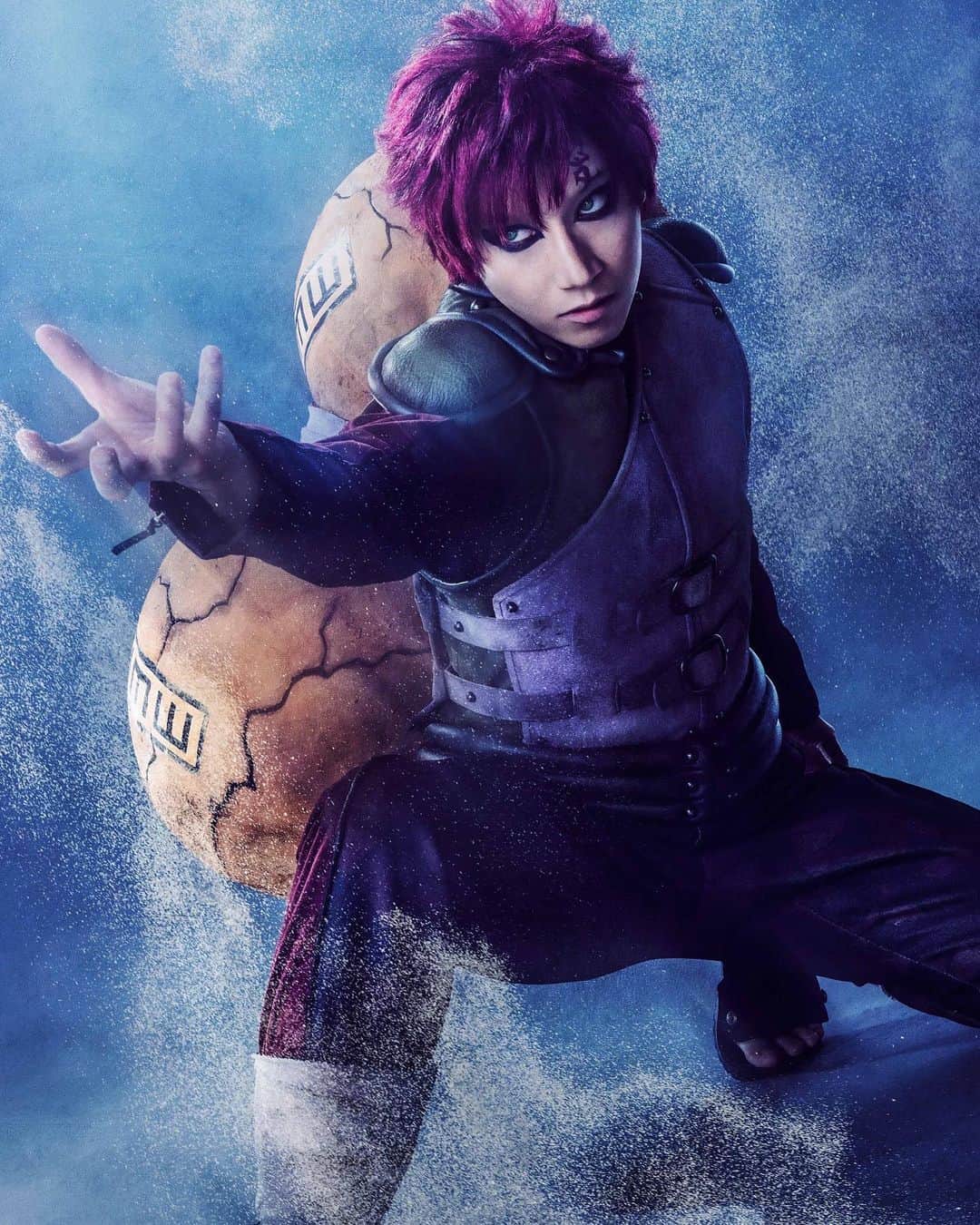 納谷健のインスタグラム：「#舞台NARUTO 「忍びの生きる道」  我愛羅 役  最後の戦いです。 自分にとって人生で大きな大切な役となりました。 憧れの作品と役を、大好きな舞台で、この身を使って演じさせていただくこと 改めて感謝して頑張ります。  #我愛羅 #NARUTO」