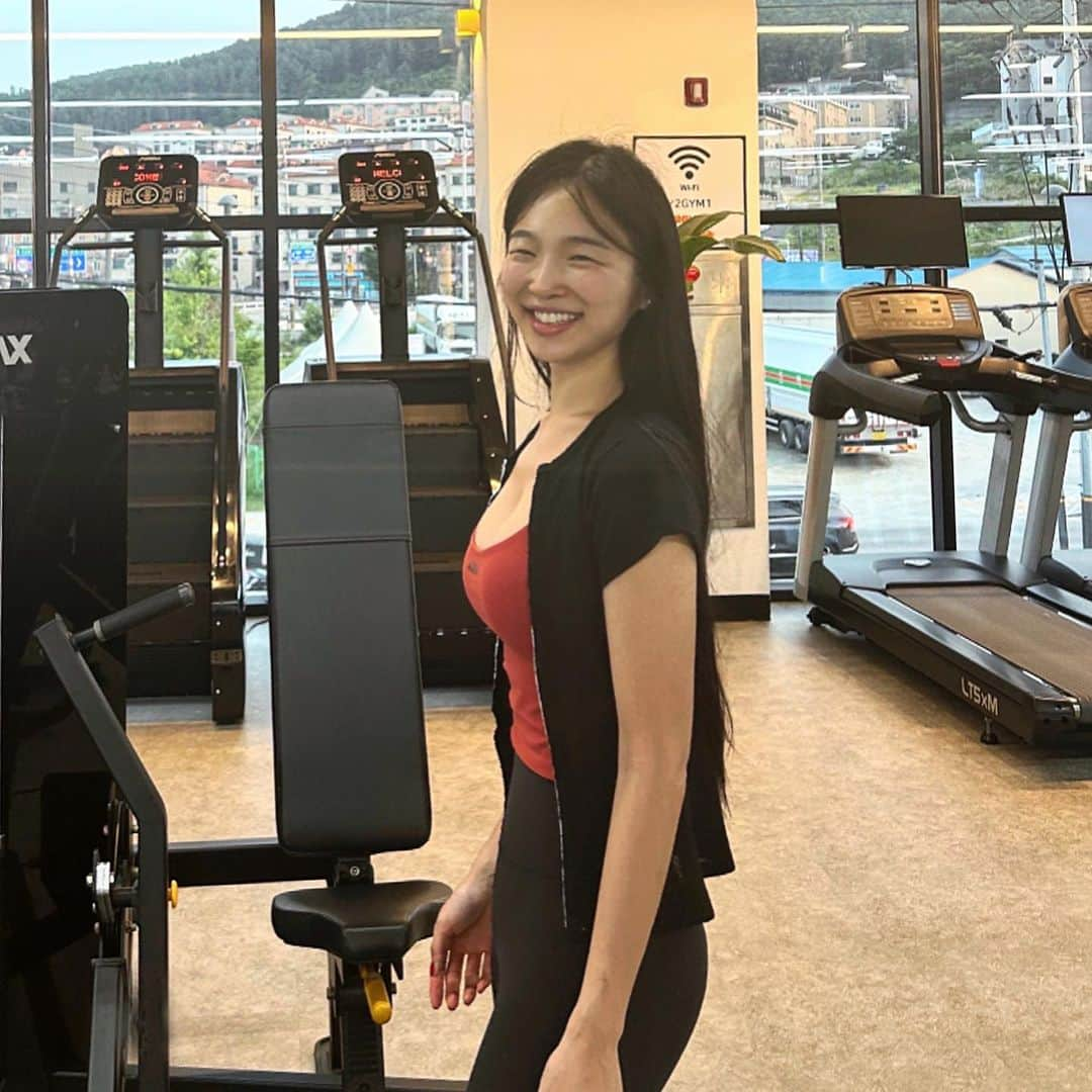 비비のインスタグラム：「와 파워렉 6대 천국의계단 8대면 말다했지 #태전동pt #와이투짐 @y2gym_taejeondong」