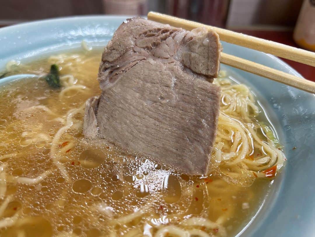 SUSURUさんのインスタグラム写真 - (SUSURUInstagram)「東京・城南地区のソウルフード的な一杯。 優しい豚骨味と柔らかめな麺の組み合わせはホッとする味わい。 ニンニクは絶対入れましょう。 俳句が良いよね。 #susuru_tv #ラーメンビッグ #矢口渡 #東京 #ラーメン中 #うまい  #ラーメン #らーめん #ramen #ラーメン部 #ramennoodles #毎日ラーメン生活 #麺スタグラム #japaneseramen #japanramen #foodstagram #foodie #noodles #instanoodle #instaramen #instafood #東京ラーメン #ビッグ #ニンニク」7月3日 10時09分 - susuru_tv