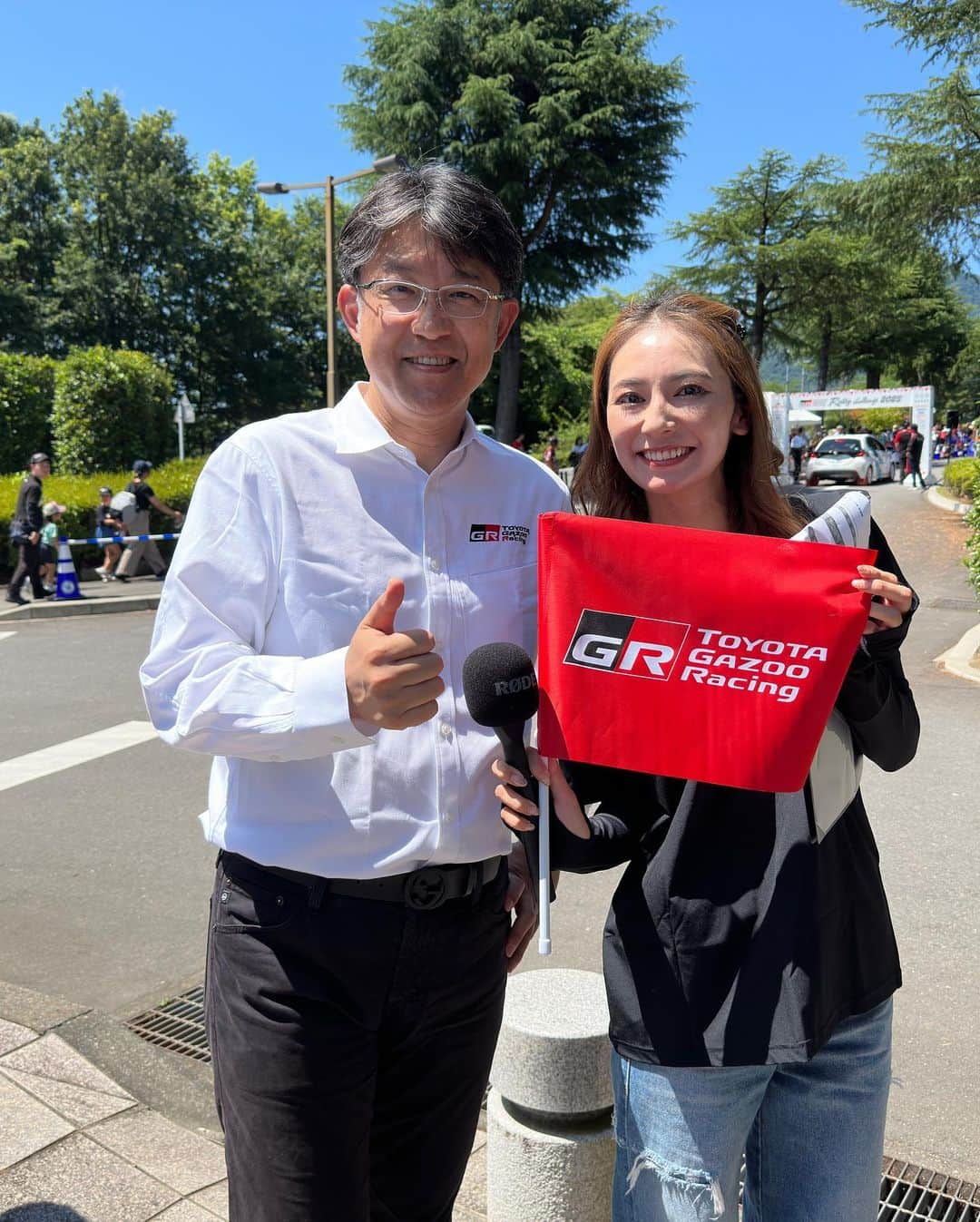 近藤みやびさんのインスタグラム写真 - (近藤みやびInstagram)「昨日は初のラリーチャレンジ！！ in渋川伊香保ステージ🏁  テリー土屋のくるまの話のレポーターとしてお仕事してきました🎤  レースクィーン時代ラリーに触れた事がなかったので 初めてのことだらけで、楽しみ方とかわからなかったけど先生達が わかりやすく丁寧に教えてくれて、 ラリー面白い！！！ってなりました☺️🚗  そして、展示車両でAE86が！！！ しかもそのAE86の 🚙『電気じどう車』 🚗『水素エンジン車』 があり、お客さんたちもまじまじと見てました😌  凄い時代だなぁぁぁって思った  トヨタ自動車の佐藤社長ともお写真撮ってもらいました📷  #近藤みやび #みやび脚 #埼玉 #所沢 #群馬 #渋川伊香保 #ラリー #ラリーチャレンジ #tgr #トヨタ」7月3日 10時31分 - miyabiiiii_kondooooo