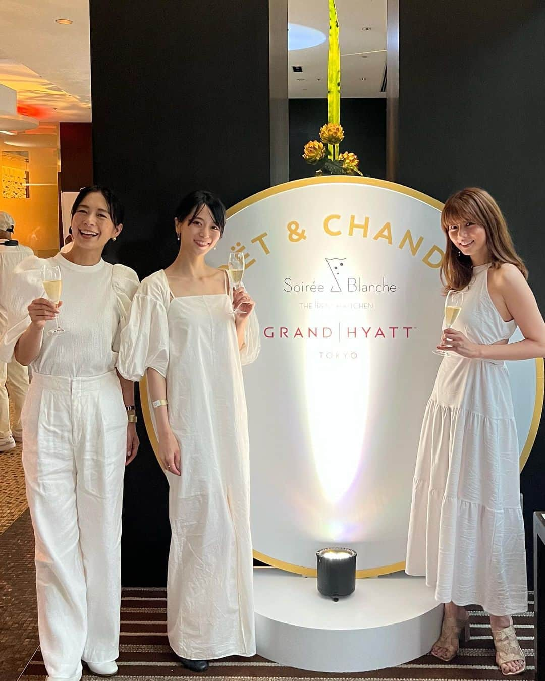 坂田梨香子さんのインスタグラム写真 - (坂田梨香子Instagram)「Moët & Chandon x Grand Hyatt  南仏リゾート発祥の“オールホワイト”がドレスコードのサマーイベント 「Soirée Blanche ～ソワレ ブランシュ～」に遊びに行ってきました🤍🍾  ウェルカムドリンクとして氷を浮かべていただく 「アイス　アンぺリアル」、 そしてフレンチキッチンの美味しいお料理と共に モエ・エ・シャンドンの「モエ アンペリアル」を フリーフローで楽しみました🥰 美味しすぎて幸せでした🤤  ドレスコードがあるサマーイベントってテンション上がるよね🌞🌈🤍 先輩のAYUMIさん、えれなさんと楽しいお時間を過ごさせていただけて最高の週末になりました🤗  8月26日までの毎週土曜日に (7/22以外） グランド ハイアット 東京　フレンチ キッチンにて開催していますので、自分好みのホワイトファッションに身を包んで遊びに行ってみて下さい🍾🤍  #Hostedby  @moetchandon #ソワレブランシュ #SoireeBlanche #moetchandon #モエシャンドン #Sponsored #DrinkResponsibly」7月3日 10時59分 - rikakosakata_official