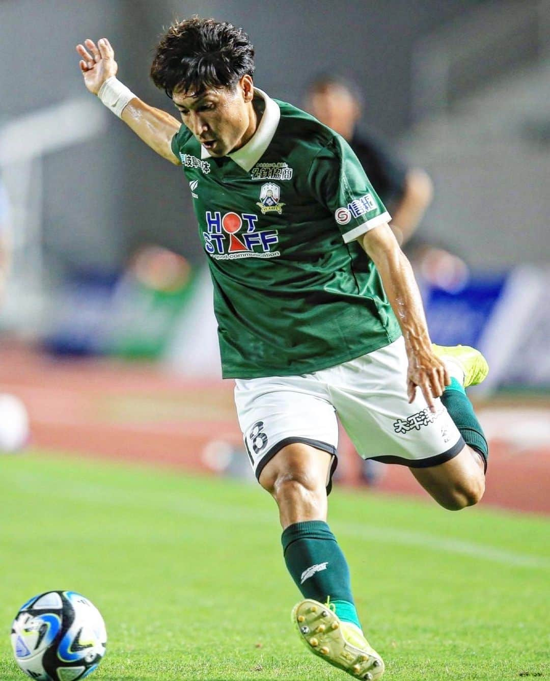 ＦＣ岐阜さんのインスタグラム写真 - (ＦＣ岐阜Instagram)「. MATCH PHOTO📸 vs いわてグルージャ盛岡  #fcgifu #FC岐阜 #MOVEYOURHEART #柏木陽介 #茂木秀 #生地慶充 #ンドカチャールス #藤谷匠  #宇賀神友弥 #村田透馬 #北龍磨 #田中順也 #松本歩夢」7月3日 11時04分 - fcgifu