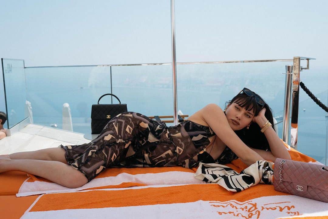 のインスタグラム：「The sheer @fendi dress goes to France.」