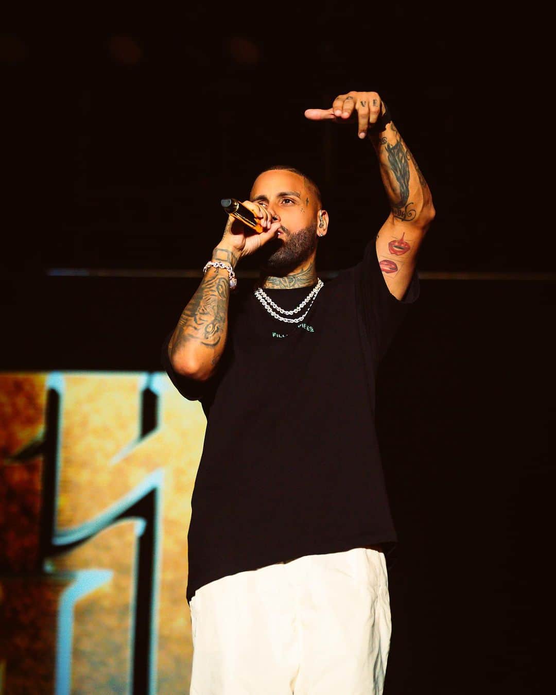 NICKY JAMさんのインスタグラム写真 - (NICKY JAMInstagram)「DÍMELO EUROPA 🎤🥂📹🤪 📸 @danielxgranada」7月3日 2時23分 - nickyjam