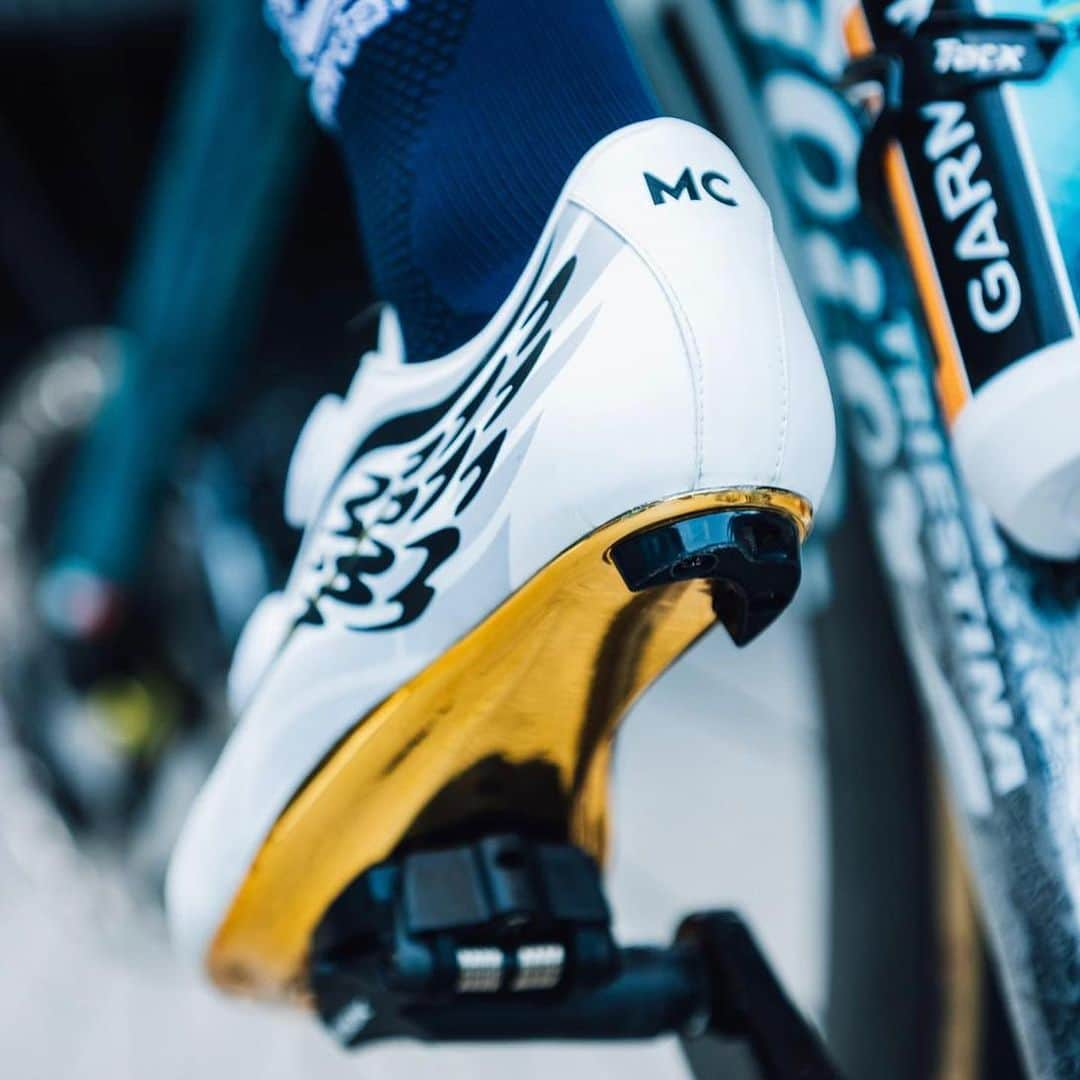 マーク・カヴェンディッシュのインスタグラム：「A closer look at Sophia’s exclusive @Nike design for @MarkCavendish’s momentous final @letourdefrance 🚴💨🏅  📸- @cauldphoto  #MarkCavendishxSophiaWebster  #Nike #MarkCavendish #SophiaWebster #TDF2023」