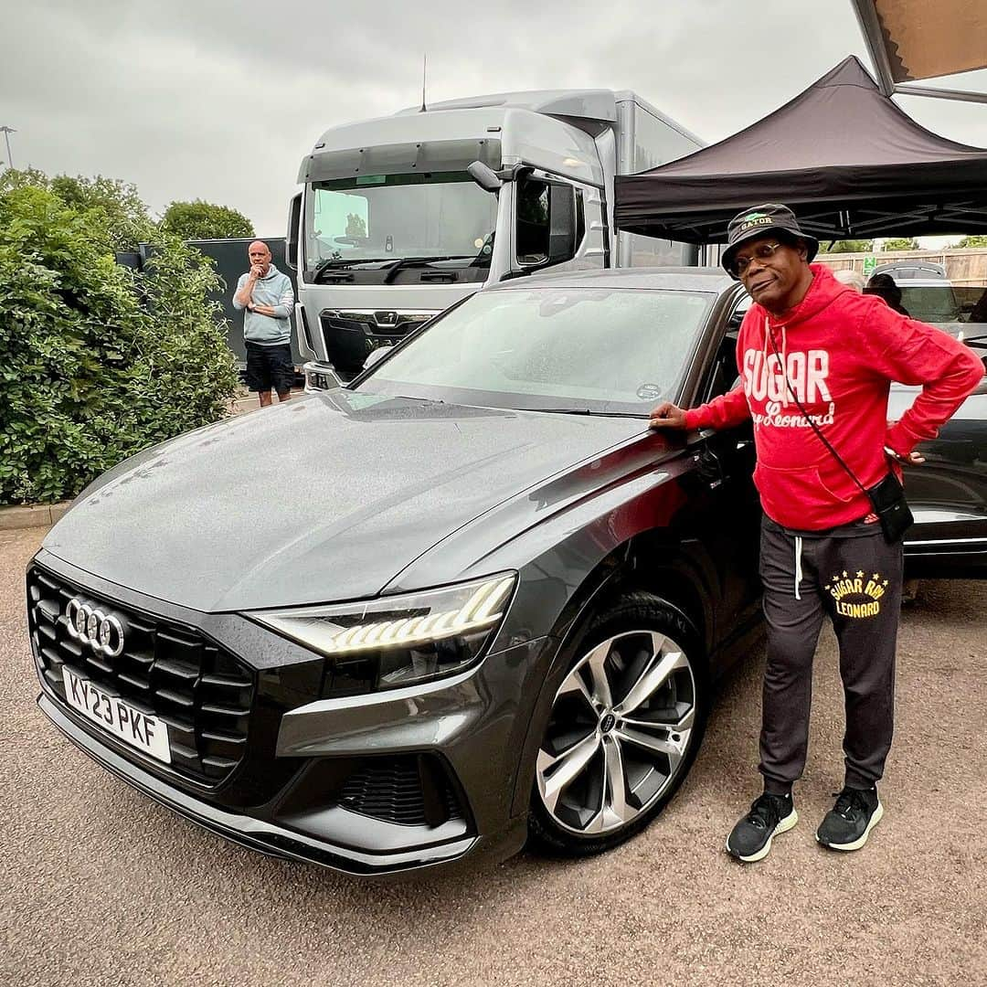 サミュエル・L・ジャクソンのインスタグラム：「Thanks again @audiuk for the #audiq8. It was great fun to roll around in it this week in London! Good lookin’ out!」