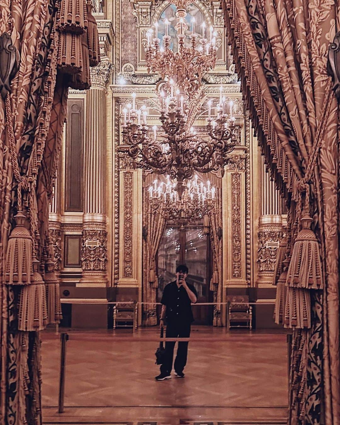 三浦大地さんのインスタグラム写真 - (三浦大地Instagram)「Opera Garnier   何度来ても圧巻。  昔も今も用途が変わらず劇場であることが素晴らしい。  #opera #operagarnier #paris」7月3日 12時00分 - daichi_1127