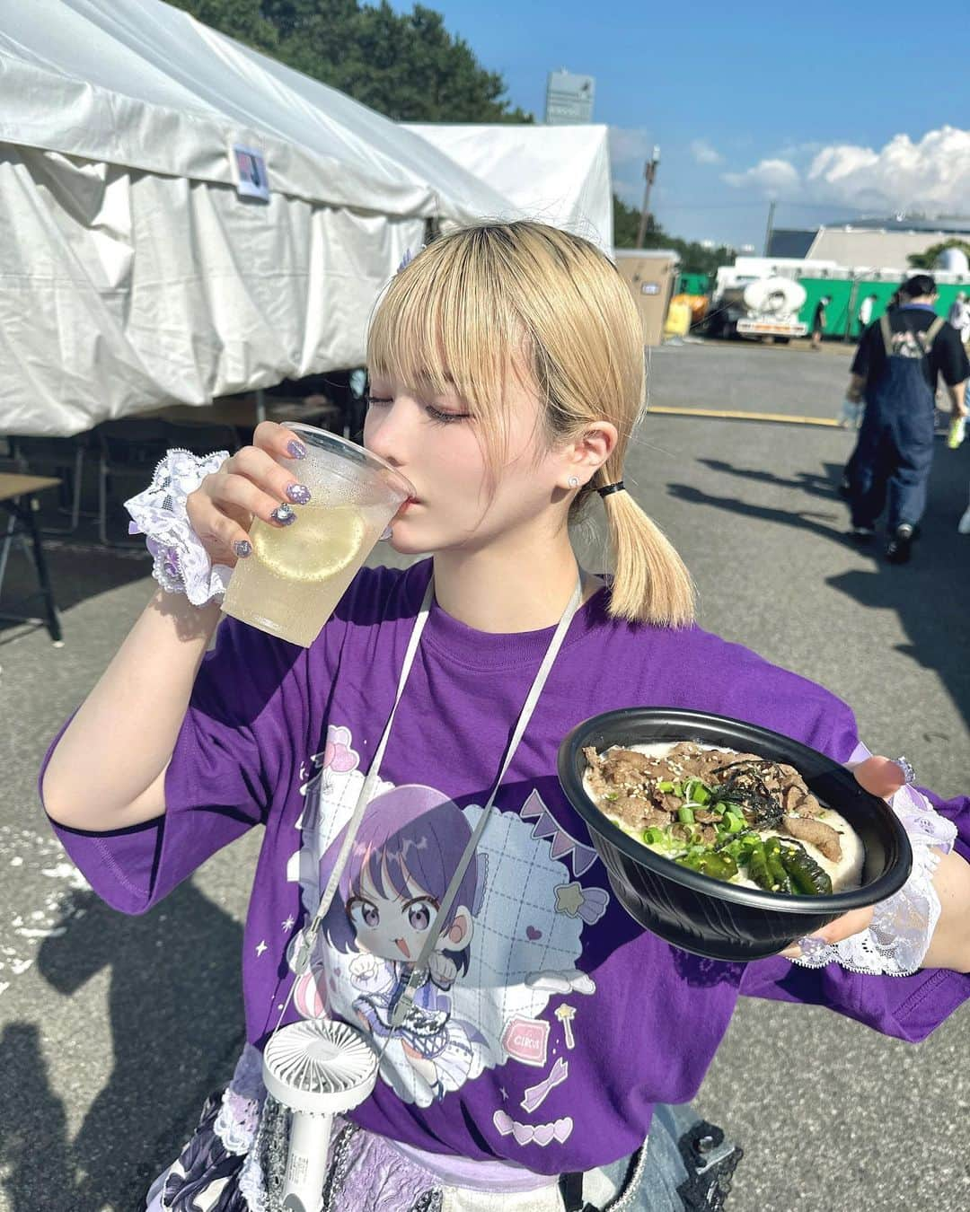 ふてこのインスタグラム：「ふてこと夏も3年目かー。大好きカモ🦆」