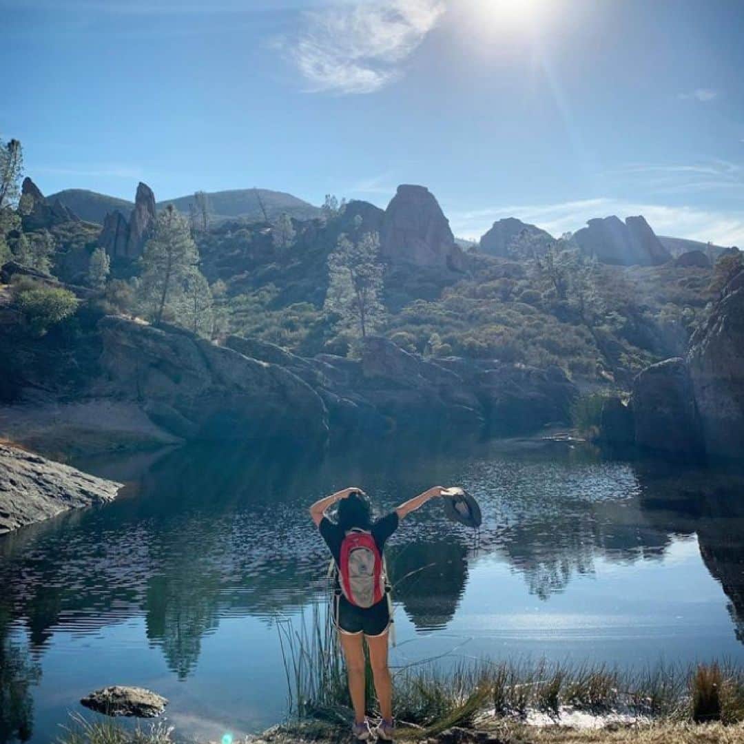 オスプレーのインスタグラム：「Looking for summer travel inspo? Look no further.   Comment below your favorite underrated National Park to beat the crowds this summer!   #OspreyPacks」