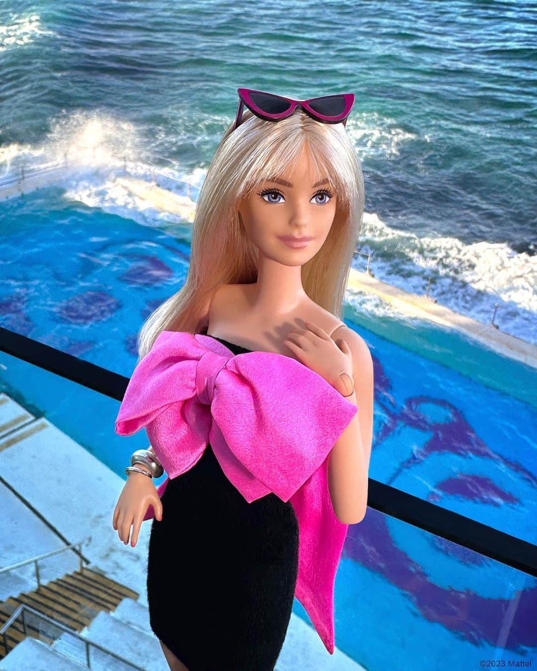 バービーさんのインスタグラム写真 - (バービーInstagram)「Bringing Barbie Land to Bondi! Celebrating @barbiethemovie with a beach party at the iconic Bondi Icebergs. 🌊☀#BarbieTheMovie #barbie #barbiestyle」7月3日 3時07分 - barbiestyle
