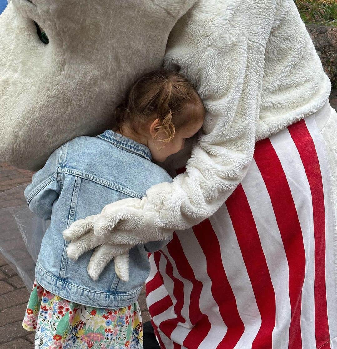 チャチー・ゴンザレスのインスタグラム：「A weekend adventure through Moomin World 🤍」